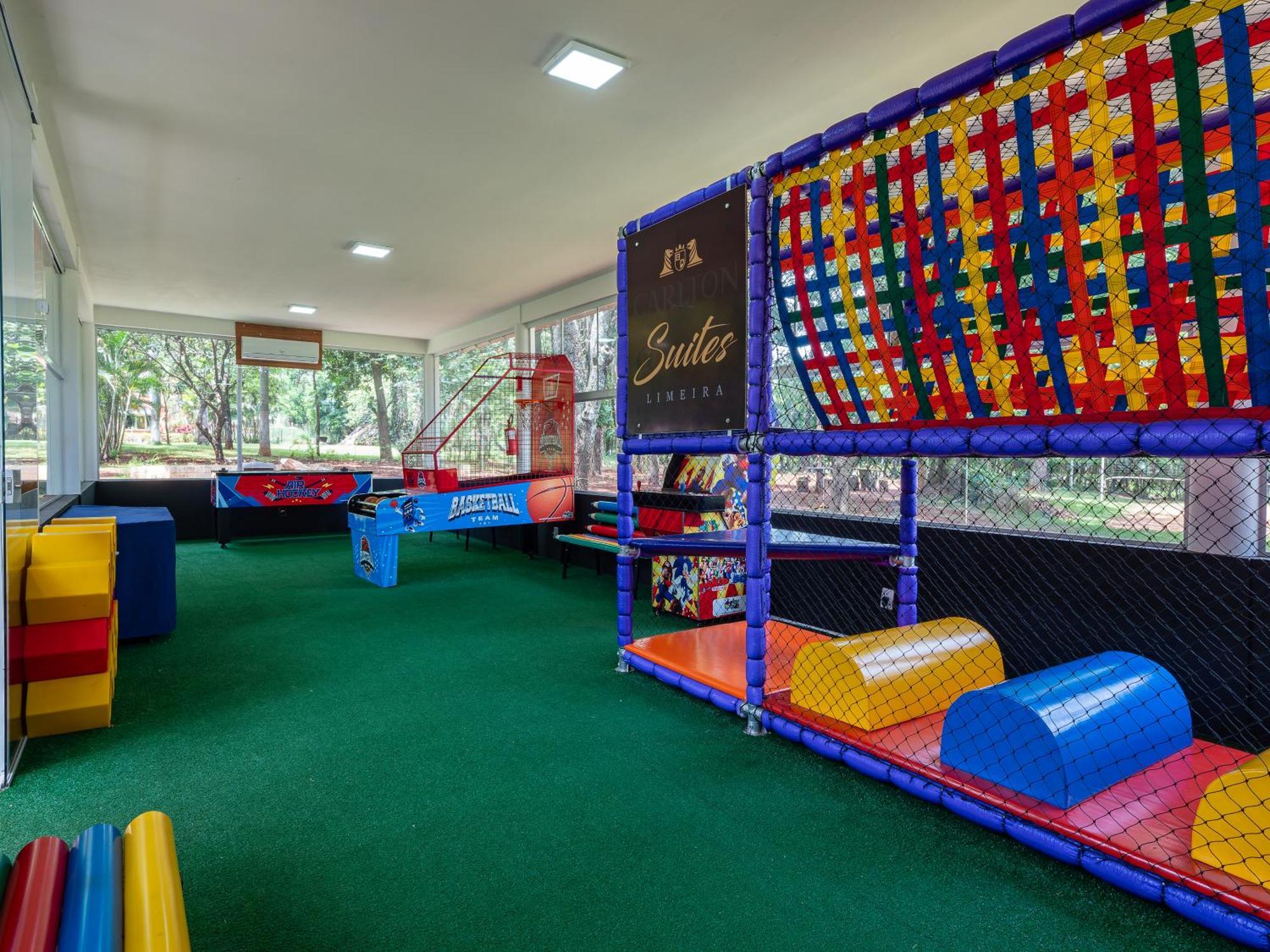 Carlton Suites ليميرا المظهر الخارجي الصورة